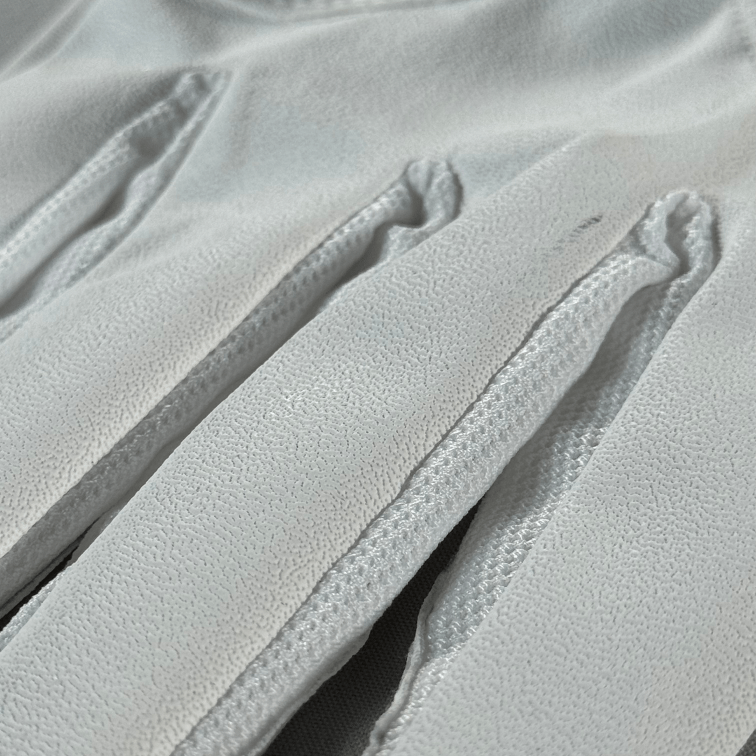 Mesh vents between fingers to increase airflow. 